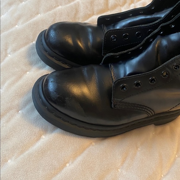 Dr Martens ladies size 6 US - Picture 3 of 16